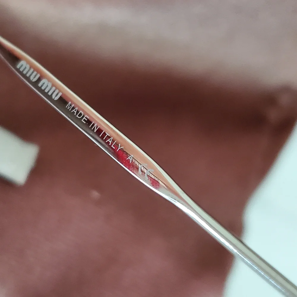 Glass - Picture 3 of 11